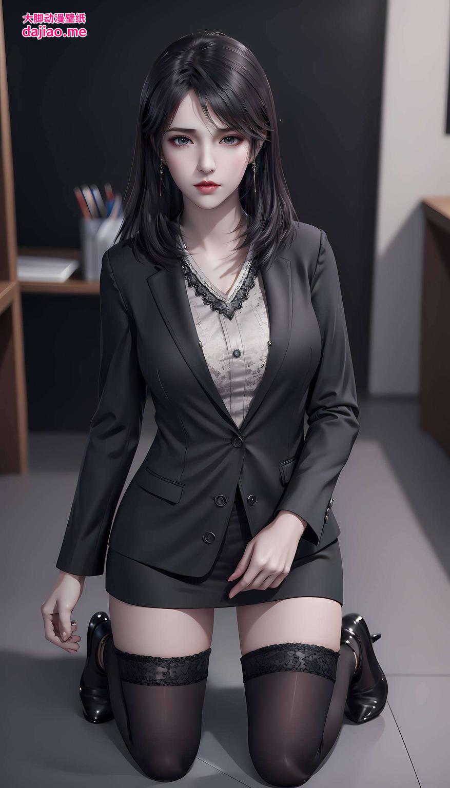 她的眼神深邃是桌面上的视觉盛宴